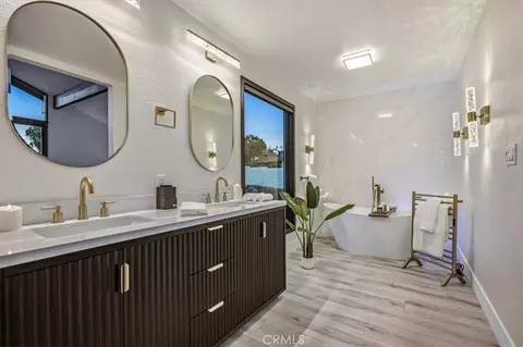Bath - 6190 Shaker, Riverside, CA 92506 photo 3 of 5