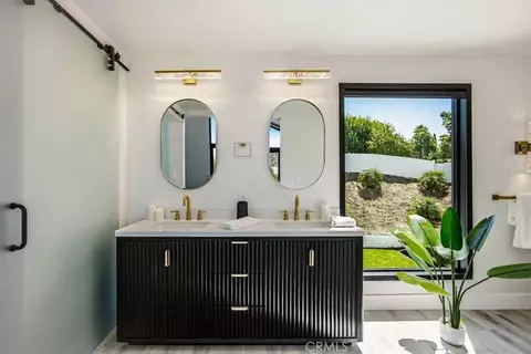 Bath - 6190 Shaker, Riverside, CA 92506 photo 2 of 5