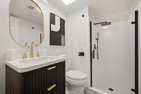 Bath - 6190 Shaker, Riverside, CA 92506 photo 1 of 5
