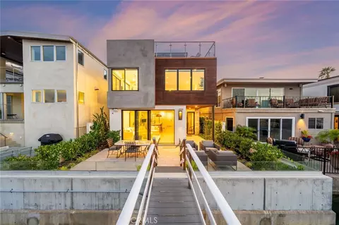 4014 Channel Pl, Newport Beach, CA 92663