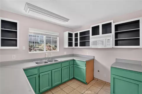 Kitchen - 2349 Seasons, Oceanside, CA 92056 photo 4 of 5