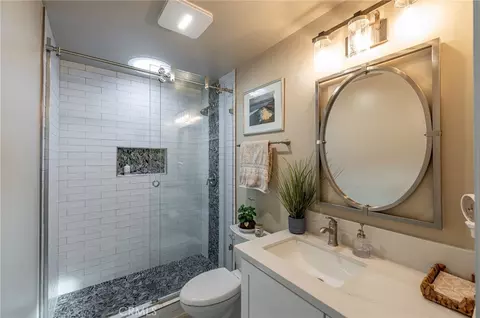 Bath - 8239 Sugarman Dr, La Jolla, CA 92037 photo 4 of 4