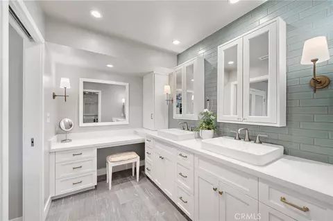 Bath - 8239 Sugarman Dr, La Jolla, CA 92037 photo 1 of 4