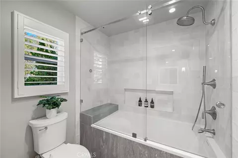 Bath - 8239 Sugarman Dr, La Jolla, CA 92037 photo 2 of 4