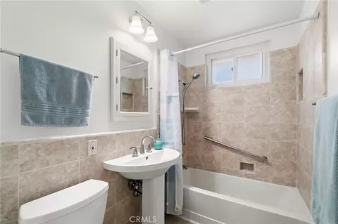 Bath - 15022 Hunter Ln, Westminster, CA 92683 photo 1 of 2