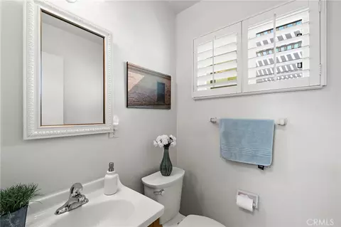 Bath - 15022 Hunter Ln, Westminster, CA 92683 photo 2 of 2