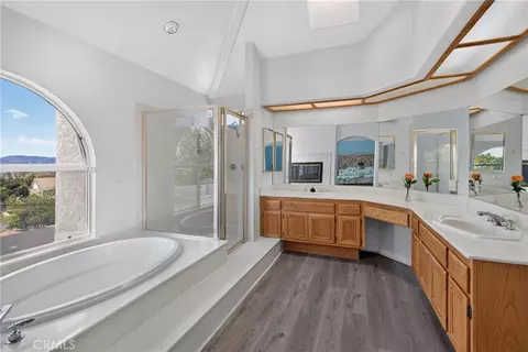 Bath - 28737 Live Oak Rd, Highland, CA 92346 photo 1 of 5