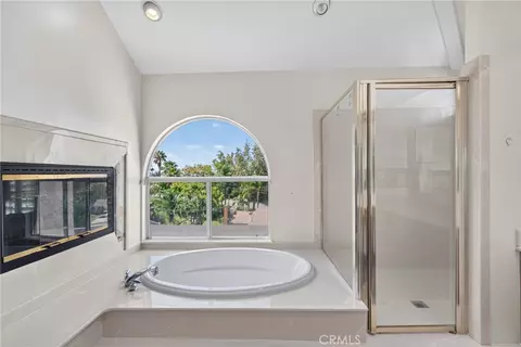 Bath - 28737 Live Oak Rd, Highland, CA 92346 photo 2 of 5