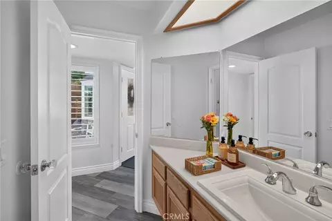 Bath - 28737 Live Oak Rd, Highland, CA 92346 photo 4 of 5