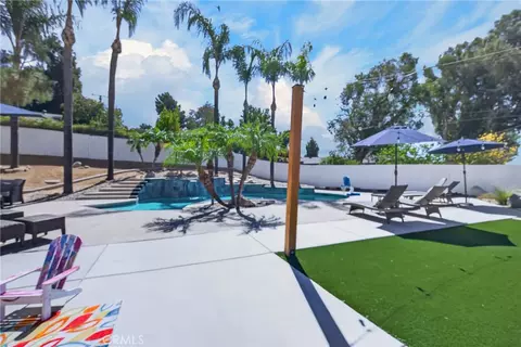 Exterior - 28737 Live Oak Rd, Highland, CA 92346 photo 16 of 19