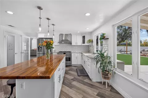 Kitchen - 28737 Live Oak Rd, Highland, CA 92346 photo 2 of 4