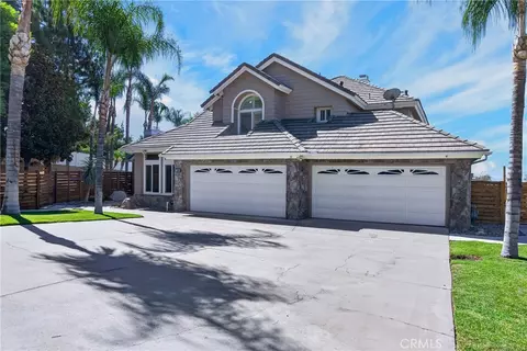 Exterior - 28737 Live Oak Rd, Highland, CA 92346 photo 4 of 19