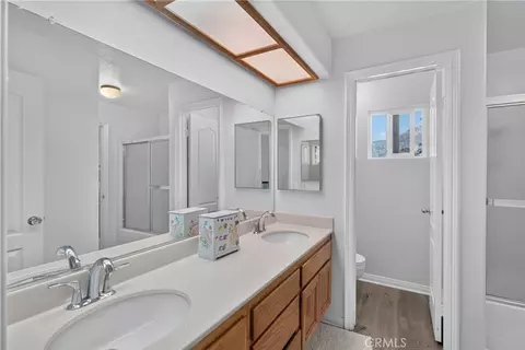 Bath - 28737 Live Oak Rd, Highland, CA 92346 photo 5 of 5