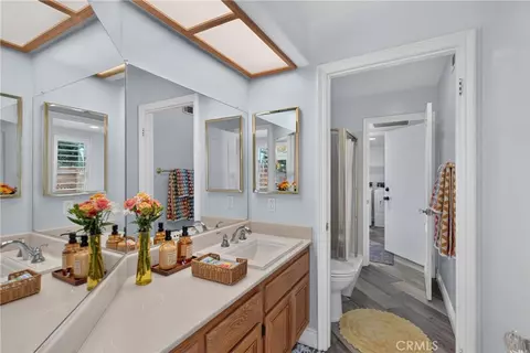 Bath - 28737 Live Oak Rd, Highland, CA 92346 photo 3 of 5