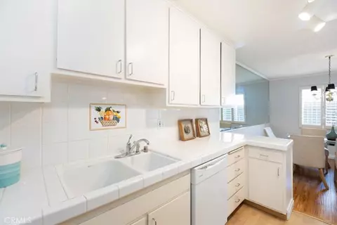 Kitchen - 420 S Madison Apt 109 Ave, Pasadena, CA 91101 photo 3 of 3