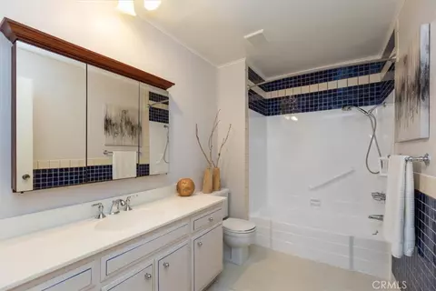 Bath - 420 S Madison Apt 109 Ave, Pasadena, CA 91101 photo 1 of 2