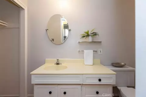 Bath - 420 S Madison Apt 109 Ave, Pasadena, CA 91101 photo 2 of 2