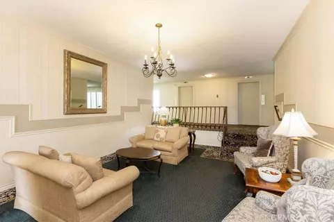 Living - 420 S Madison Apt 109 Ave, Pasadena, CA 91101 photo 4 of 4