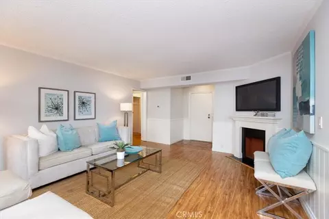 Living - 420 S Madison Apt 109 Ave, Pasadena, CA 91101 photo 1 of 4