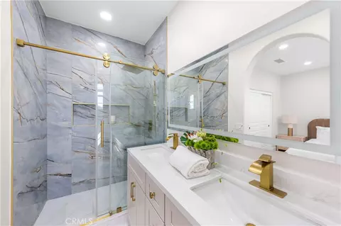 Bath - 14 Tall Oak, Irvine, CA 92603 photo 2 of 3