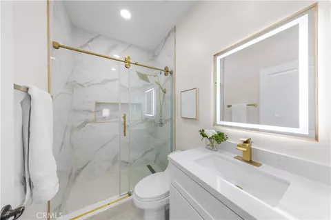 Bath - 14 Tall Oak, Irvine, CA 92603 photo 3 of 3