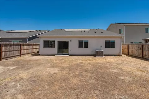 Exterior - 2048 N Mitchell St, Hanford, CA 93230 photo 5 of 10