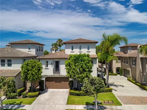 18741 Sinclair Ln, Huntington Beach, CA 92648