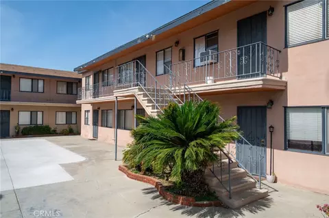 Exterior - 5503 Cherry Ave, Long Beach, CA 90805 photo 3 of 6