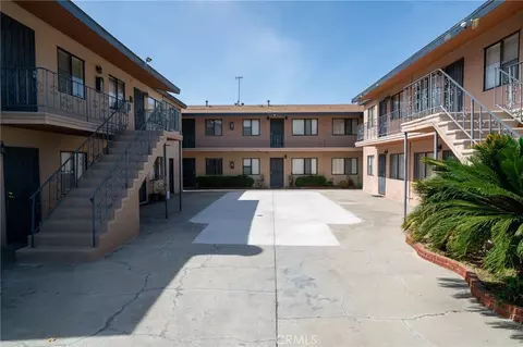 Exterior - 5503 Cherry Ave, Long Beach, CA 90805 photo 4 of 6