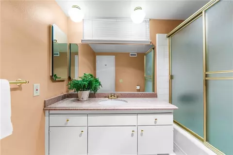 Bath - 9652 Duke, Westminster, CA 92683 photo 8 of 9