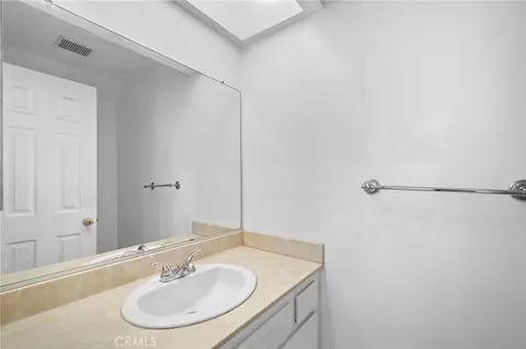 Bath - 540 E 219th, Carson, CA 90745 photo 1 of 3