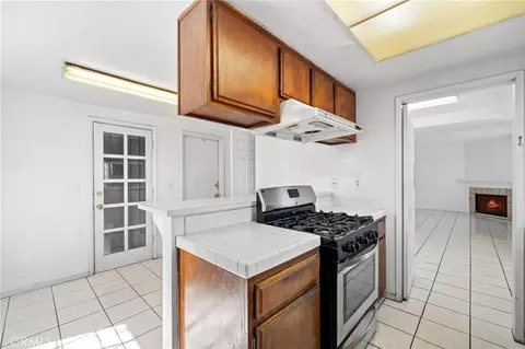 Kitchen - 540 E 219th, Carson, CA 90745 photo 2 of 3