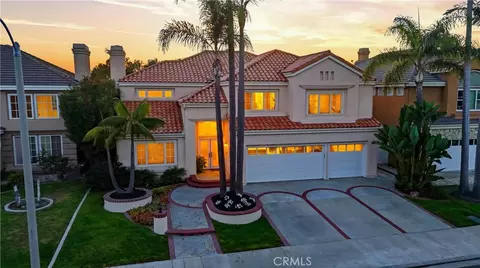 21171 Hillsdale Ln, Huntington Beach, CA 92646