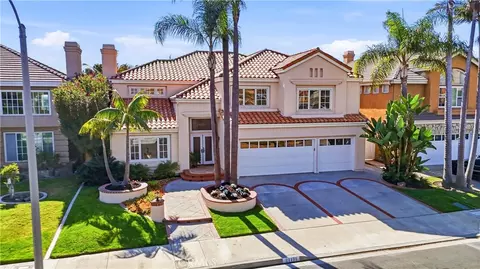 21171 Hillsdale Ln, Huntington Beach, CA 92646