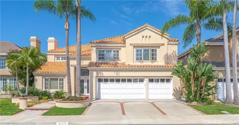 21171 Hillsdale Ln, Huntington Beach, CA 92646