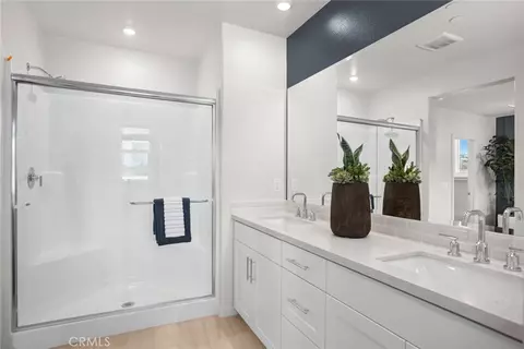 Bath - 561 Gregory Way, Glendora, CA 91740 photo 2 of 2