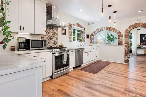 Kitchen - 504 N Hill Ave, Pasadena, CA 91106 photo 2 of 3