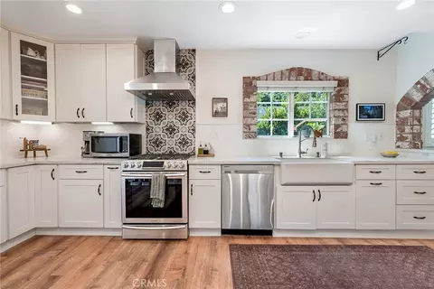 Kitchen - 504 N Hill Ave, Pasadena, CA 91106 photo 1 of 3
