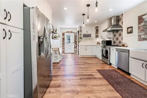 Kitchen - 504 N Hill Ave, Pasadena, CA 91106 photo 3 of 3