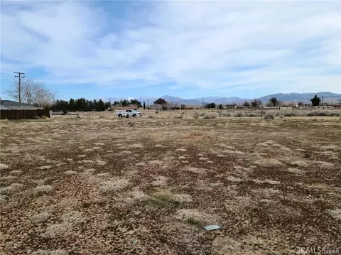 25 E Avenue Q2, Palmdale, CA 93550
