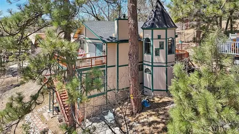 1179 Ridge Rd, Fawnskin, CA 92333