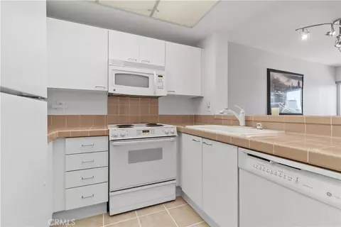 Kitchen - 525 E Seaside #710, Long Beach, CA 90802 photo 1 of 3