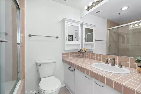Bath - 525 E Seaside #710, Long Beach, CA 90802 photo 1 of 2
