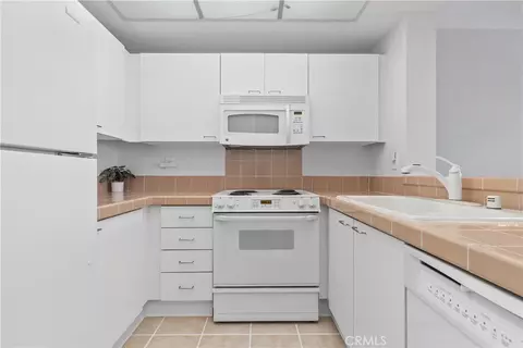 Kitchen - 525 E Seaside #710, Long Beach, CA 90802 photo 2 of 3