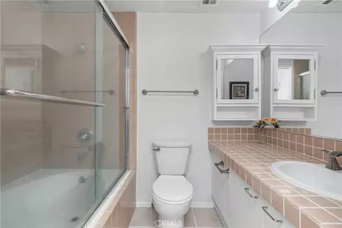 Bath - 525 E Seaside #710, Long Beach, CA 90802 photo 2 of 2