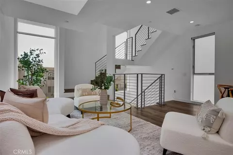 6919 Knowlton Pl, Los Angeles, CA 90045