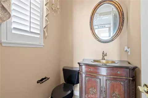Bath - 18530 Oak Park, Riverside, CA 92504 photo 3 of 4