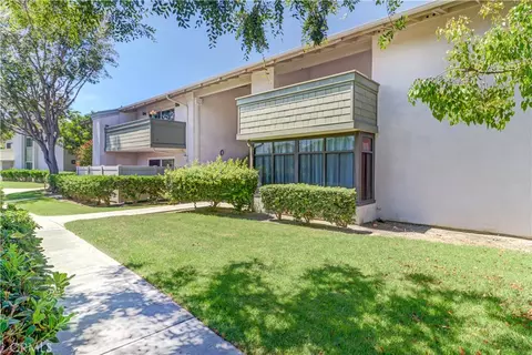 8633 Portola Ct #17-E, Huntington Beach, CA 92646