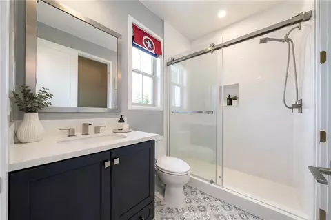 Bath - 110 Perspective, Irvine, CA 92618 photo 7 of 8