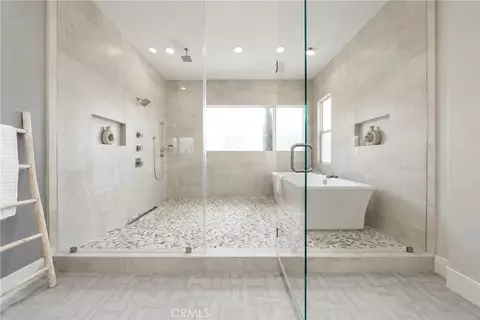 Bath - 110 Perspective, Irvine, CA 92618 photo 3 of 8